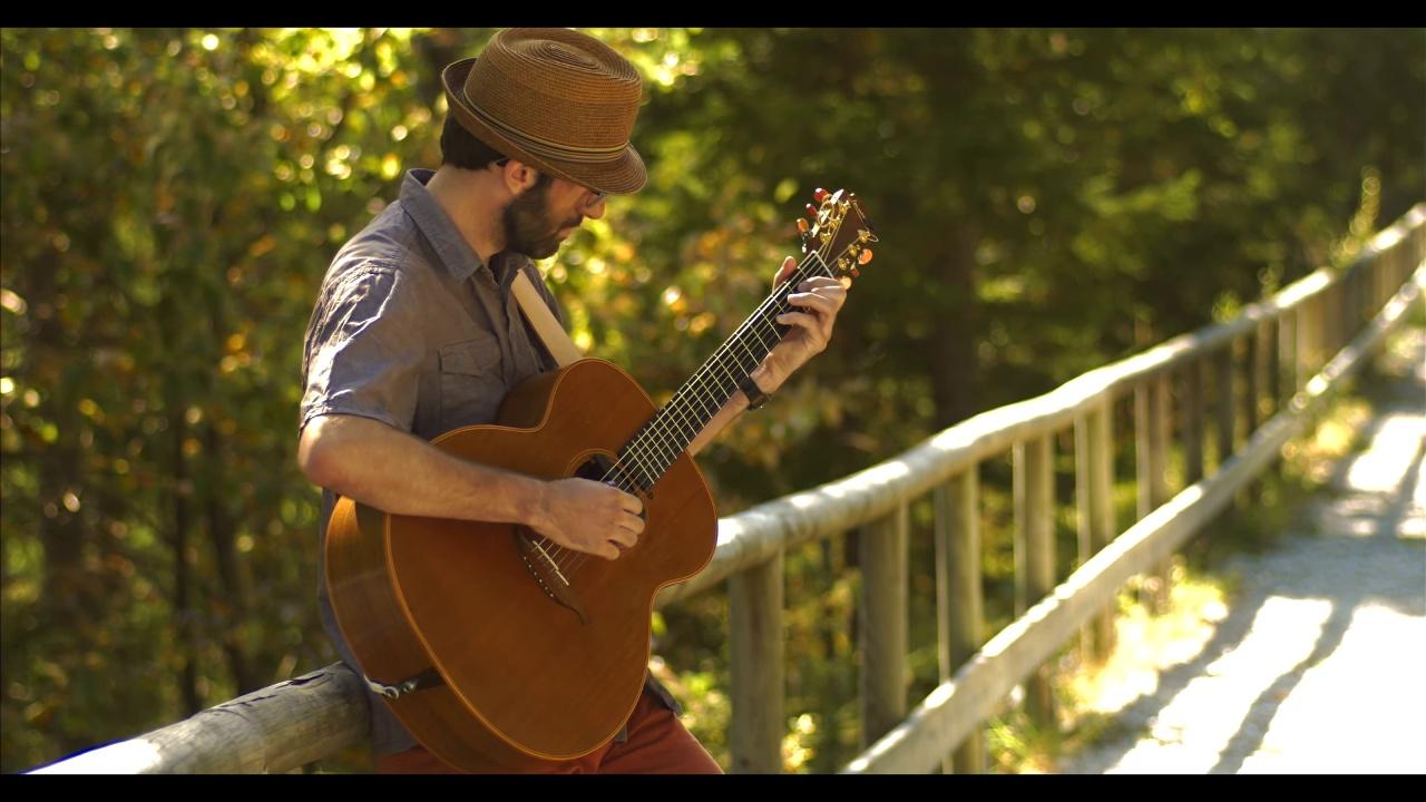 图4: AVS-S4测试集上的可视化对比