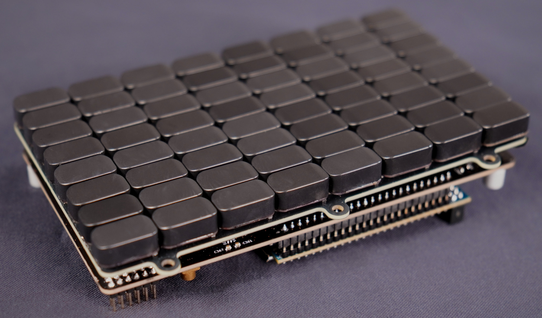 原论文 Figure 3：Assembled PolyMap Pickup System with the Pickup Array on top and the Control Board underneath.